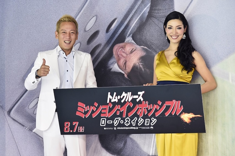 「ミッション:インポッシブル/ローグ・ネイション」PRイベントに出席したじゅんいちダビッドソン(左)とアンミカ(右)。