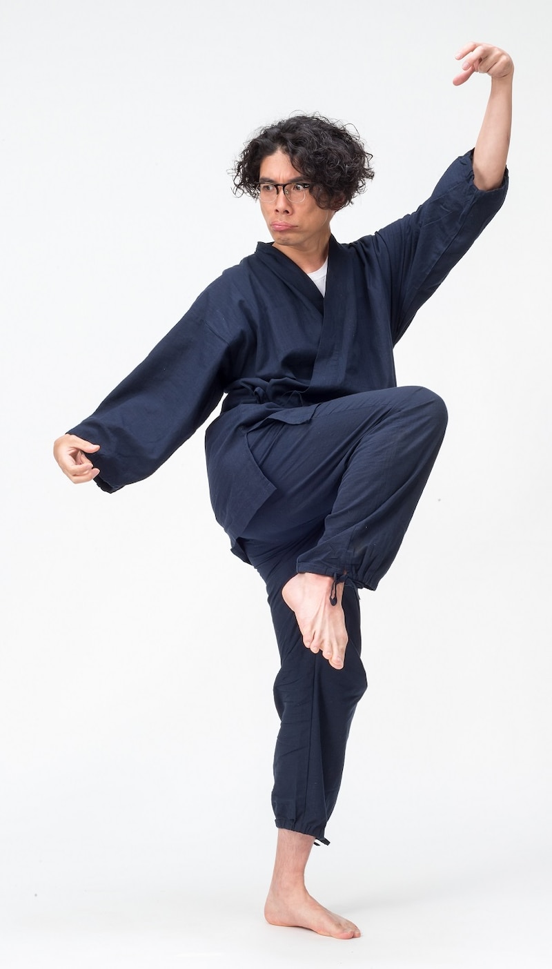 日高見スグルを演じる片桐仁。(c)テレビ岩手