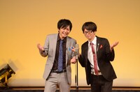 アメリカンジョークふうのボケを繰り出す磁石。