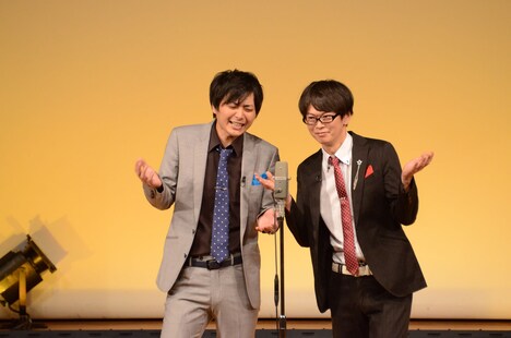 アメリカンジョークふうのボケを繰り出す磁石。