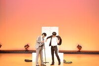 コントから漫才へ移る磁石。