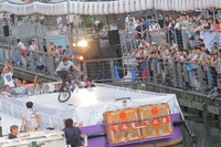 「水都大阪2015」オープニングイベントの様子。