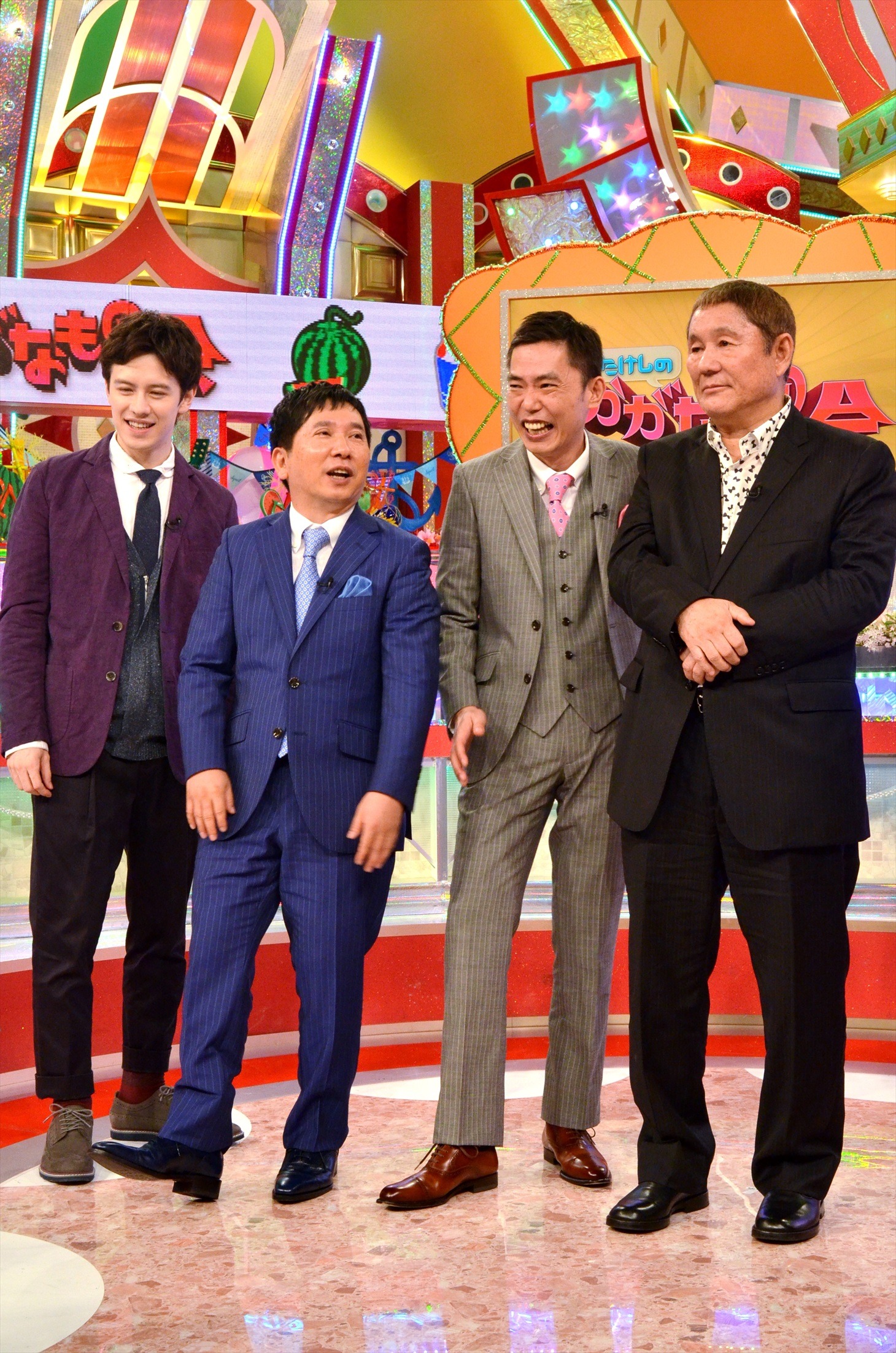 （左から）ウエンツ瑛士、爆笑問題、ビートたけし。
