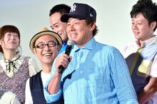 TIMレッド吉田（中央）ら。