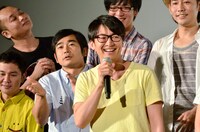 ハマカーン（手前）ら。