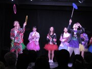 「静岡県民よしもと新喜劇」のワンシーン。