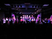 「静岡県民よしもと新喜劇」のワンシーン。