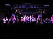 「静岡県民よしもと新喜劇」のワンシーン。