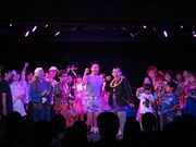 「静岡県民よしもと新喜劇」のワンシーン。