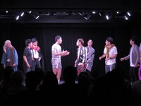 「静岡県民よしもと新喜劇」のワンシーン。