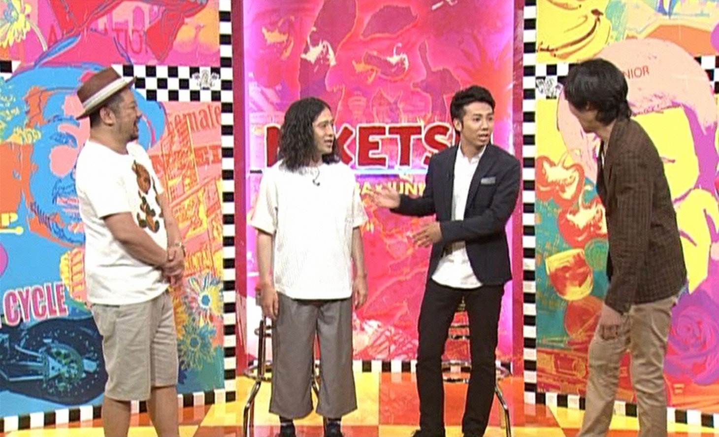 「にけつッ!!」にゲスト出演するピース（中央2人）。(c)読売テレビ