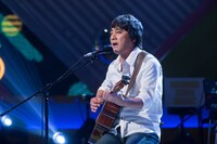 「バナナ♪ゼロミュージック」にゲスト出演する山崎まさよし。(c)NHK