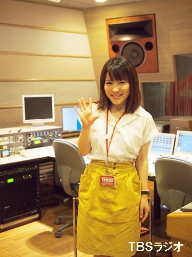 「JUNK 山里亮太の不毛な議論」でAD体験をする元NMB48の河野早紀。(c)TBSラジオ