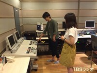 河野早紀（手前）。(c)TBSラジオ