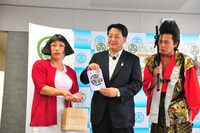 「岡崎版ご当地新喜劇」開催発表会見の様子。(c)吉本興業
