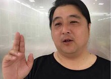 髪型を変えられた長州小力。