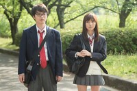 「みんな！エスパーだよ！ ～欲望だらけのラブ・ウォーズ～」のワンシーン。 (c)若杉公徳・講談社 / BeeTV / 2015「映画 みんな！エスパーだよ！」製作委員会