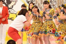 エビ中とのライブMCに挑戦する黒沢かずこと椿鬼奴。