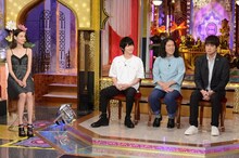 左から水原希子、本郷奏多、ピース又吉、羽鳥慎一。 (c)日本テレビ