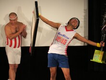 「池崎-1グランプリ2015」で優勝したサンシャイン池崎（右）。