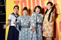 （左から）イモトアヤコ、森三中・村上、森三中・黒沢、ベッキー。