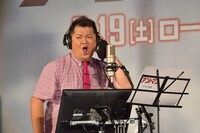公開アフレコに臨むブラックマヨネーズ小杉。