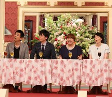 「ビストロSMAP」に登場する（左から）博多華丸・大吉、ハリセンボン。(c)フジテレビ