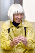 取材会で意気込みを語る間寛平。(c)関西テレビ