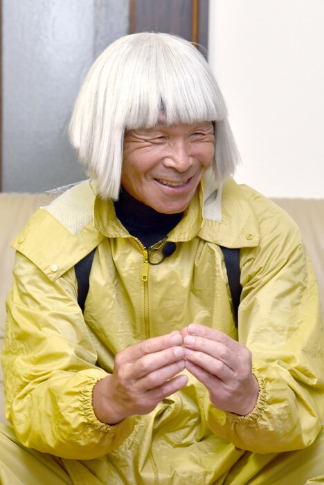 取材会で意気込みを語る間寛平。(c)関西テレビ