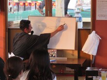 「花火が2倍楽しくなる 笑い飯哲夫が解説！東京湾大華火祭 屋形船ツアー」の様子。