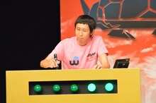 「ワタナベエンターテインメント軍」リーダーのアンガールズ山根。