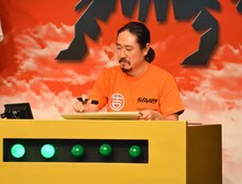 「吉本20世紀軍」中堅の笑い飯・西田。