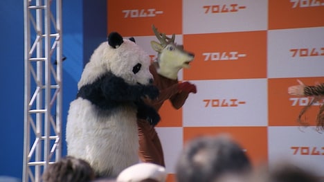 フロム・エー ナビの新CM「イベント編」のワンシーン。