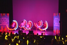 トレンディエンジェルたかし率いるヲタ芸集団「ヲーターボーイズ」のステージ。