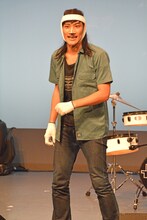 マンガ「賭博黙示録カイジ」のカイジに扮して登場したこりゃめでてーな伊藤。