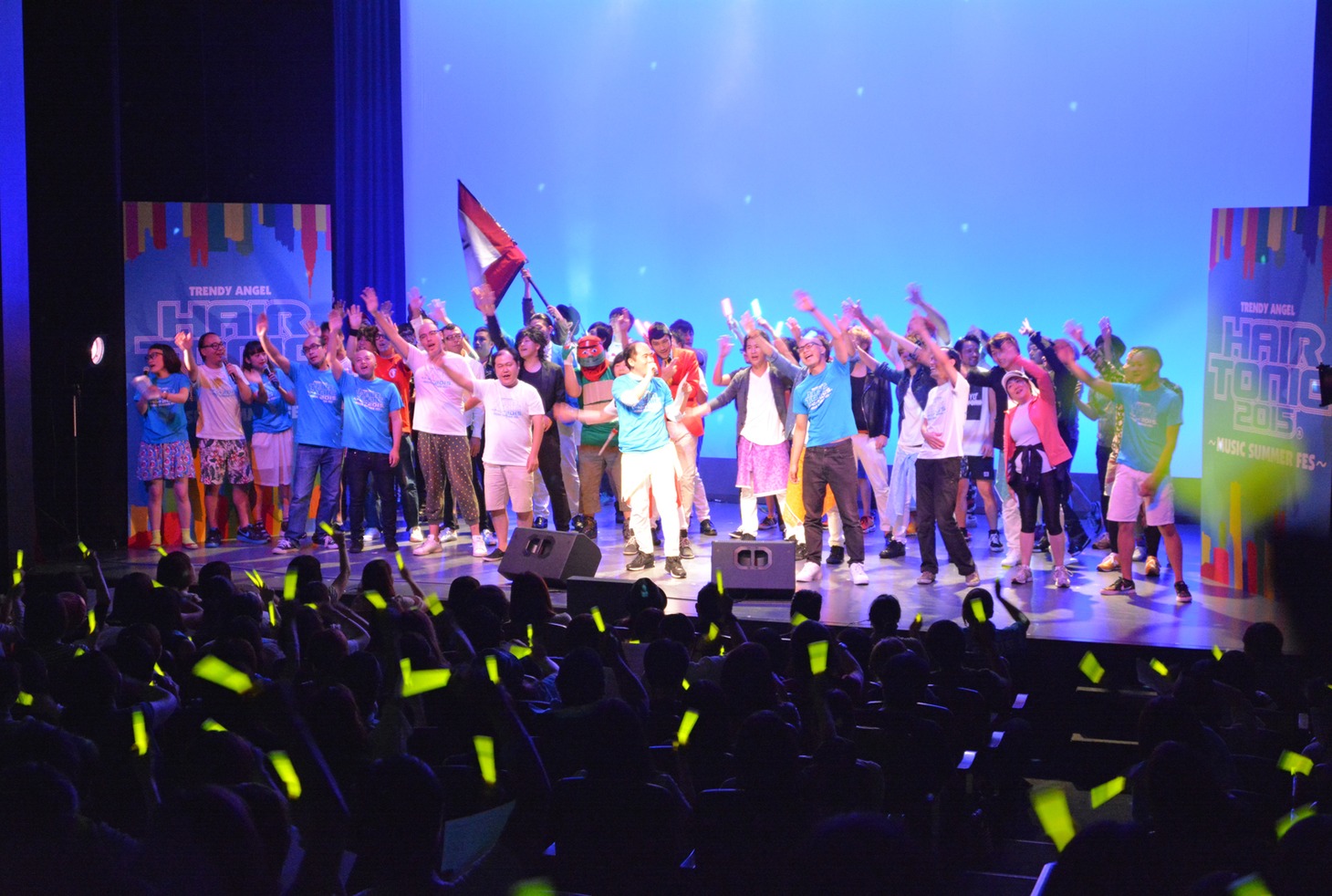 「HAIR TONIC 2015～MUSIC SUMMER FES～」フィナーレの様子。
