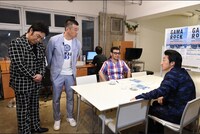「極楽加藤のお節介な旅」のワンシーン。(c)TBS