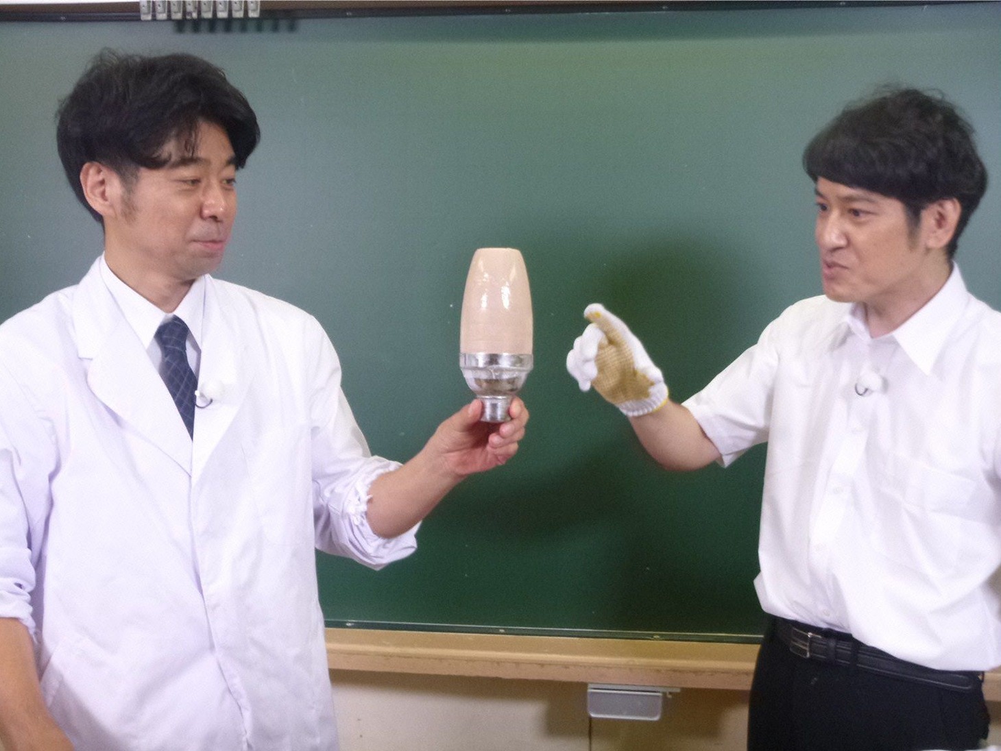 （左から）よゐこ有野、ココリコ田中。(c)テレビ朝日