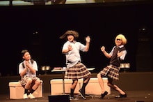 コラボコントの様子。左からピスタチオ伊地知、バンビーノ石山、8.6秒バズーカー田中。