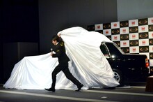 「ライザップタクシー」を披露するTKO木本。