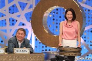 （左から）ビートたけし、吉田羊。(c)フジテレビ