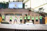 「RUN FORWARD　KANPEI みちのくマラソン2015」ゴール直後の様子。