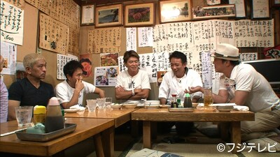 「ダウンタウンなう」2時間スペシャルに出演する（左から）ダウンタウンとB21スペシャル。(c)フジテレビ