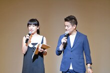 司会を務めた田代さやか（左）とスピードワゴン井戸田（右）。