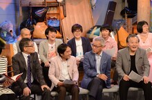 「シティボーイズ公演 ファイナルカウントダウン 終わりへの無意識」と題した生放送の様子。