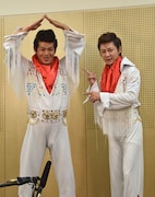 「面白い合掌造り」のギャグを披露したちゅうえい(左)。