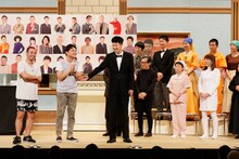 「吉本新喜劇 小籔座長東京公演2015」の第2部・トークショーの様子。