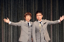 このコーナーに限った写真撮影に応じる銀シャリ。