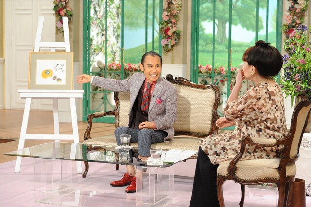 「徹子の部屋」に出演する片岡鶴太郎（左）。(c)テレビ朝日