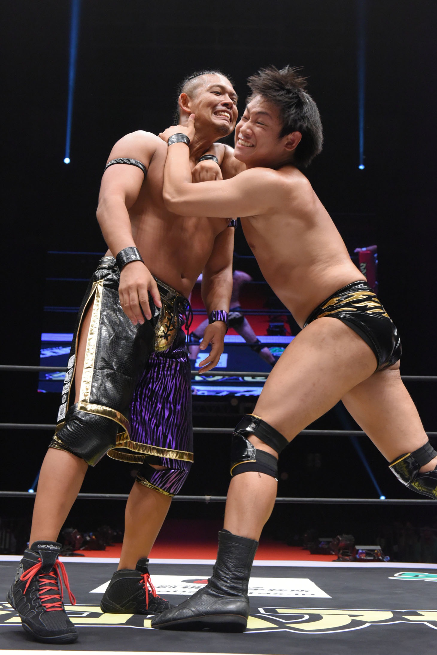 オープニングマッチの様子。(c)DDTプロレスリング